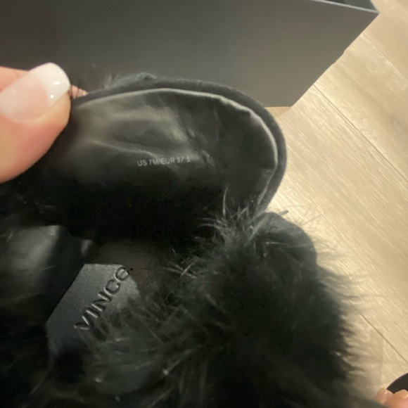 ⬇️PRICE⬇️ VINCE - Nyack Rabbit Fur -  Cuff Sneaker -  Black - 7M - Picture 4 of 10